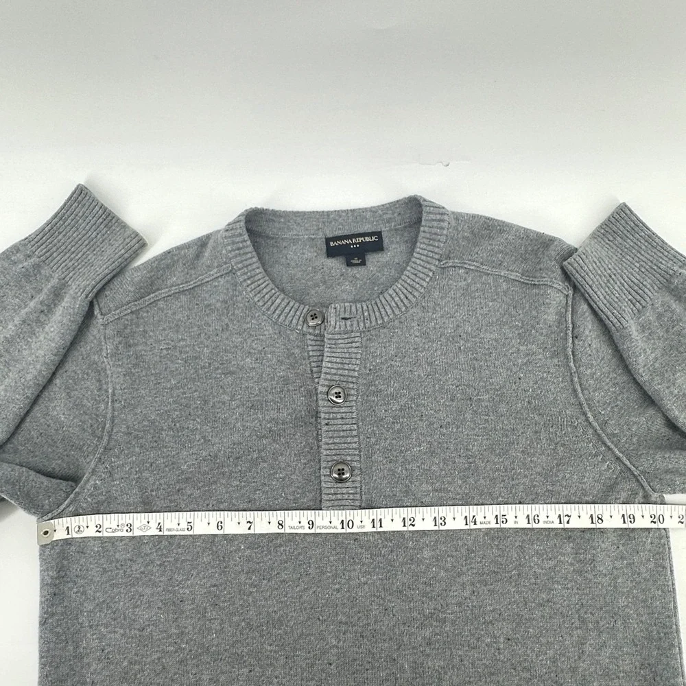 Banana Republic Henley Sweater Mens Size M Gray Cotton Blend Preppy Layering